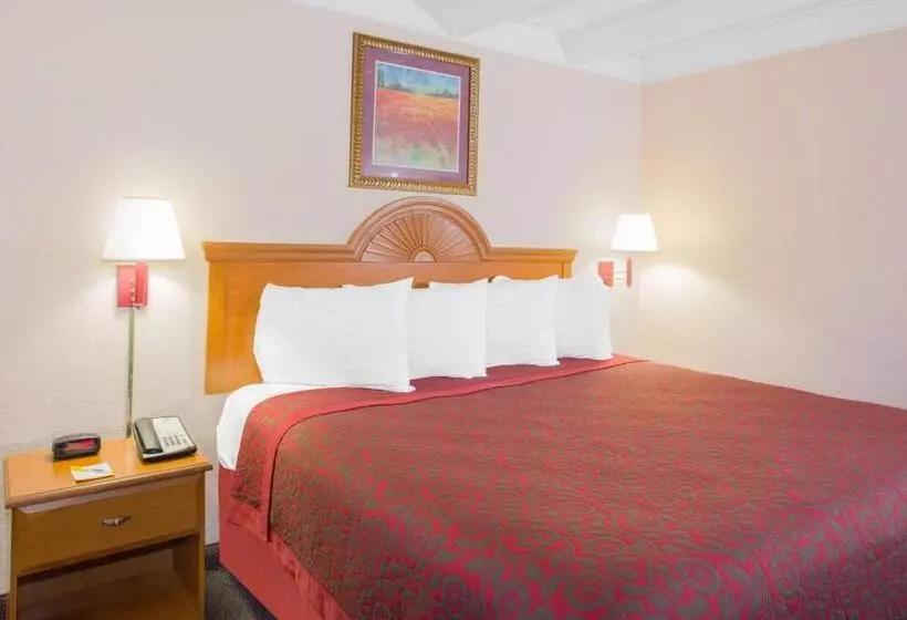 Standard-huone King-vuode, Days Inn By Wyndham Tallahassee University Center