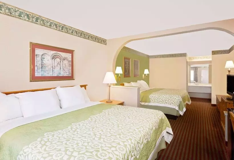 キングサイズベッドのスタンダードルーム, Days Inn & Suites By Wyndham Starkville