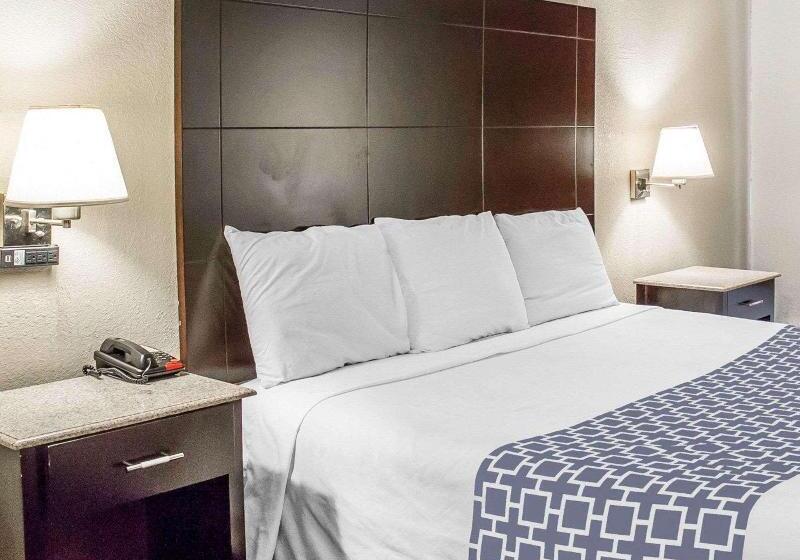 اتاق استاندارد با تخت بزرگ, Econo Lodge Scranton Near Montage Mountain