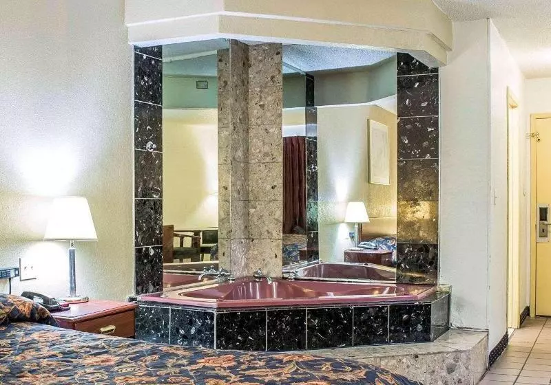 キングサイズベッドのスタンダードルーム, Econo Lodge Scranton Near Montage Mountain