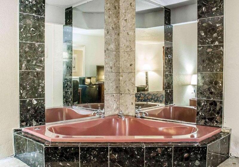 اتاق استاندارد با تخت بزرگ, Econo Lodge Scranton Near Montage Mountain