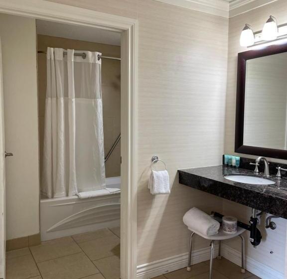 身障者適用クイーンサイズベッドルーム, Prestige Beach House, Worldhotels Crafted