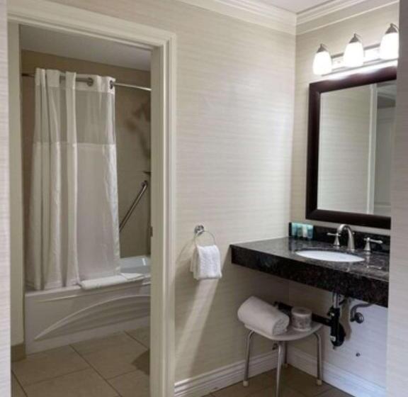 身障者適用クイーンサイズベッドルーム, Prestige Beach House, Worldhotels Crafted