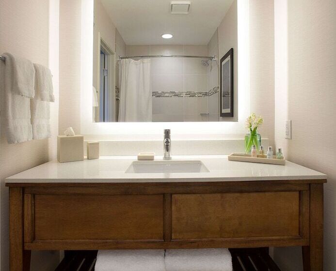 غرفه قياسيه سريرين مزدوجين, Redondo Beach Hotel, Tapestry Collection By Hilton