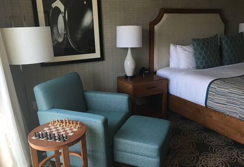 غرفه قياسيه سريرين مزدوجين, Redondo Beach Hotel, Tapestry Collection By Hilton