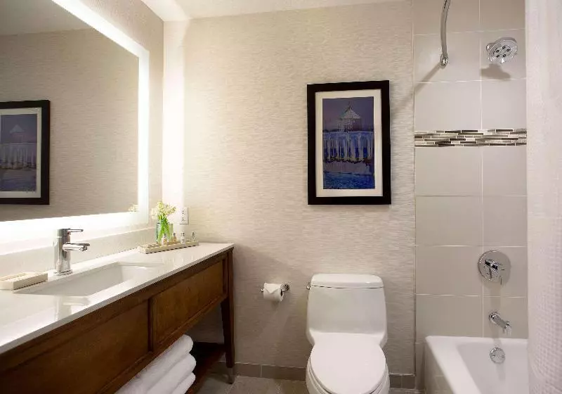 اتاق استاندارد با چشم‌انداز, Redondo Beach Hotel, Tapestry Collection By Hilton