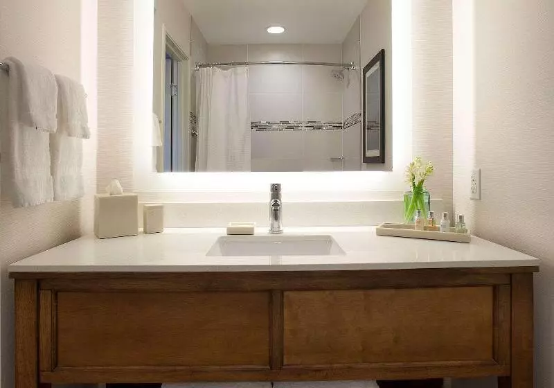 اتاق استاندارد با چشم‌انداز, Redondo Beach Hotel, Tapestry Collection By Hilton