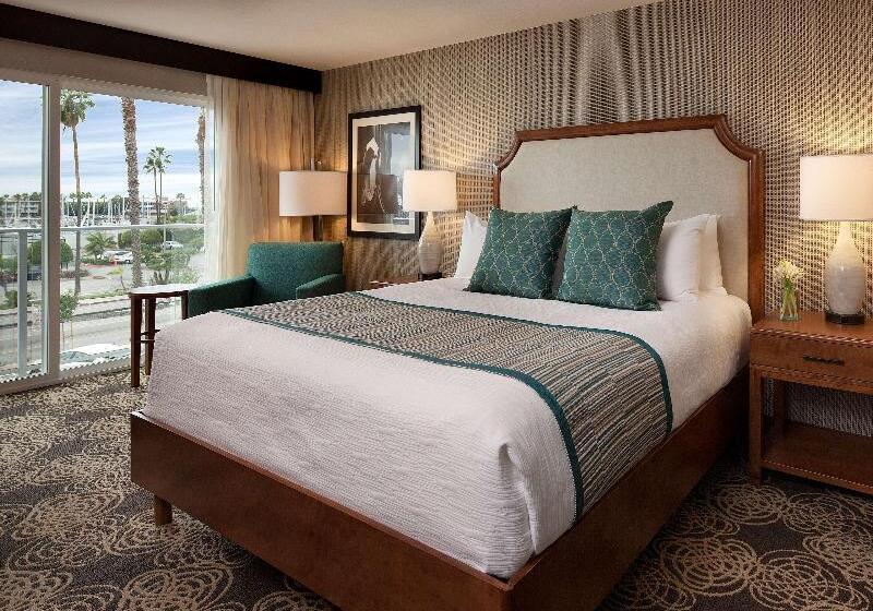 غرفة قياسية ذات إطلالة, Redondo Beach Hotel, Tapestry Collection By Hilton