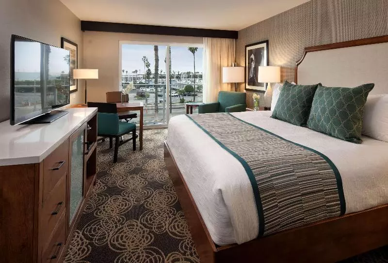 اتاق استاندارد با چشم‌انداز, Redondo Beach Hotel, Tapestry Collection By Hilton