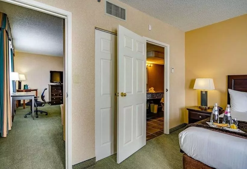 سوییت, Sawridge Inn And Conference Centre Edmonton South