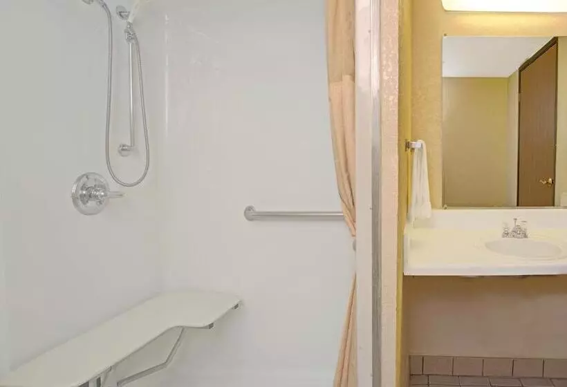 身障者適用キングサイズベッドルーム, Super 8 By Wyndham Wheat Ridge/denver West