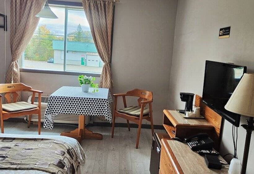 스탠다드 룸 더블 침대, Motel Le Radisson De Val David