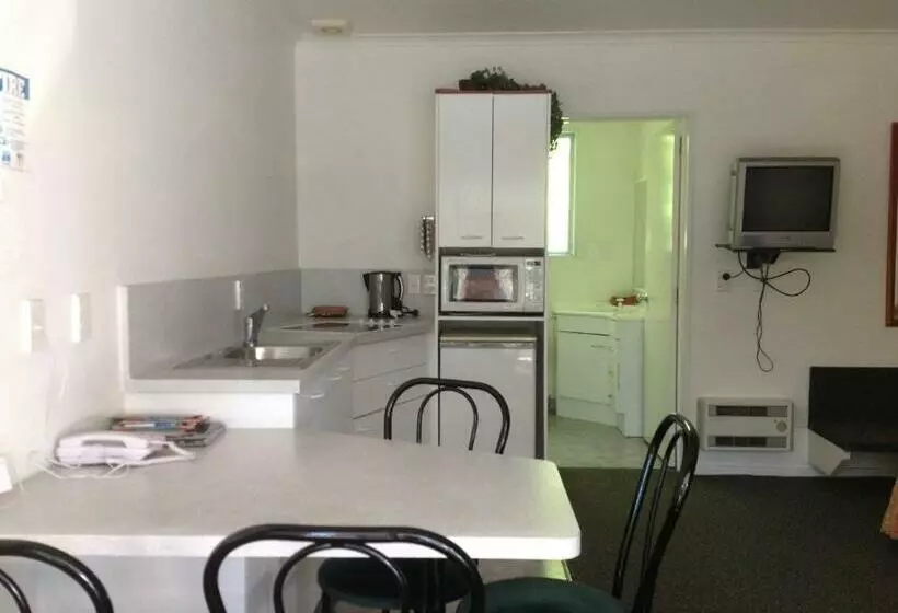 استودیو استاندارد با تخت کینگ, Breeze Motels