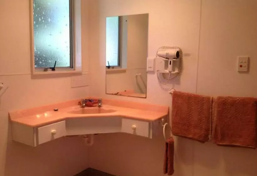 استودیو استاندارد با تخت کینگ, Breeze Motels