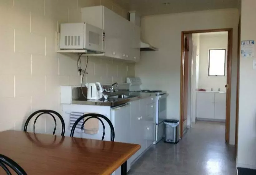 آپارتمان 2 خوابه, Breeze Motels