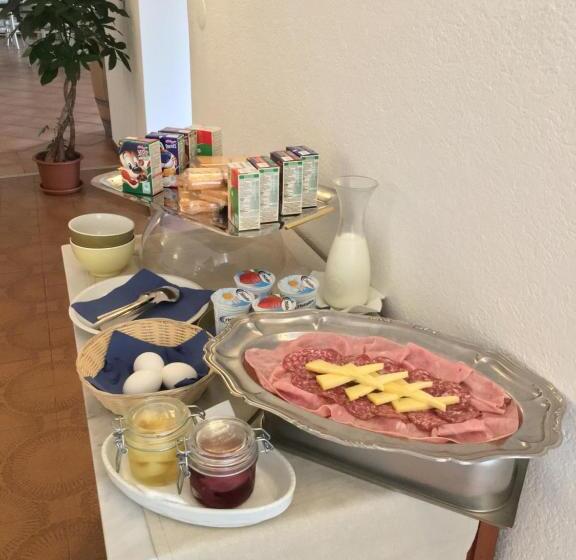 חדר סטנדרט לשלושה, Albergo Ristorante Belcantone