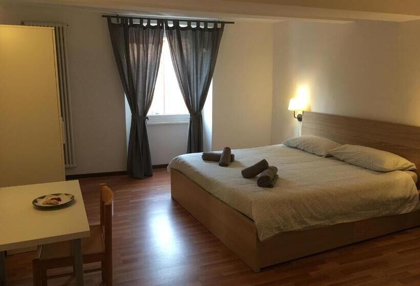 חדר סטנדרט לארבעה, Albergo Ristorante Belcantone