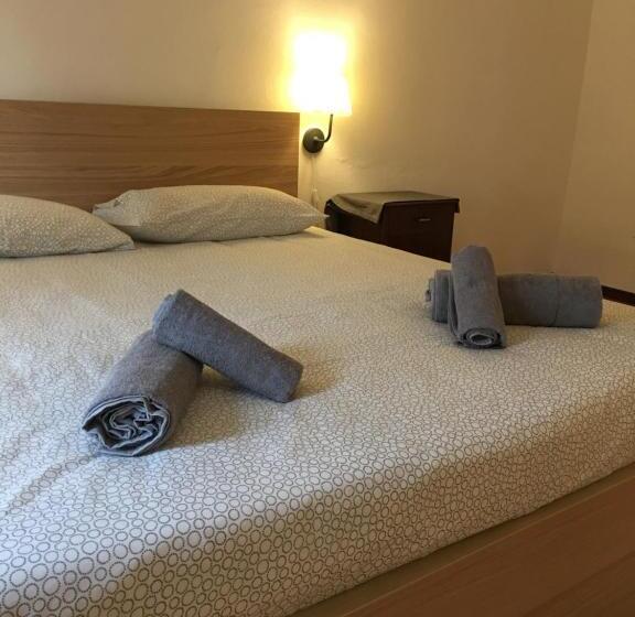 חדר סטנדרט לארבעה, Albergo Ristorante Belcantone