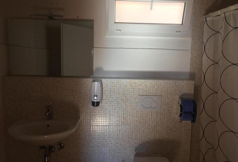 חדר סטנדרט לארבעה, Albergo Ristorante Belcantone