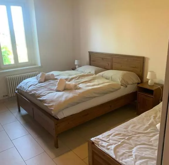 Huoneisto 1 Makuuhuone, Albergo Ristorante Belcantone