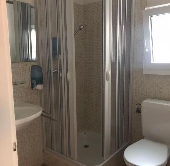 חדר סטנדרט לשלושה, Albergo Ristorante Belcantone