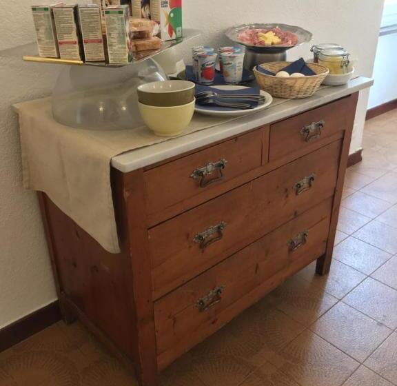 חדר סטנדרט לארבעה, Albergo Ristorante Belcantone