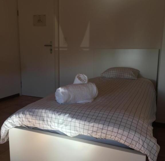 חדר סטנדרט לארבעה, Albergo Ristorante Belcantone