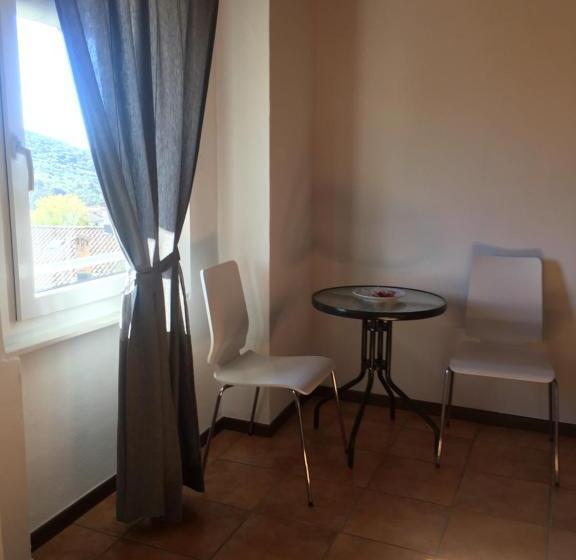 חדר סטנדרט לארבעה, Albergo Ristorante Belcantone