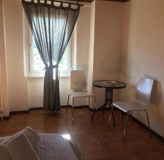 חדר סטנדרט לארבעה, Albergo Ristorante Belcantone