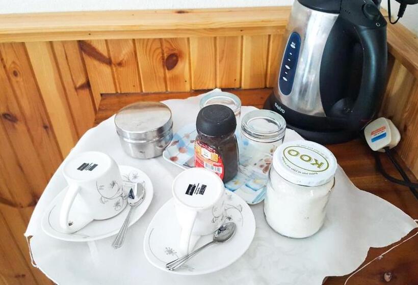 اتاق استاندارد سه تخته با چشمانداز باغ, Bernique Guesthouse