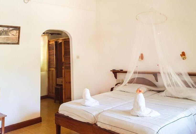 اتاق استاندارد با چشم‌انداز باغ, Bernique Guesthouse