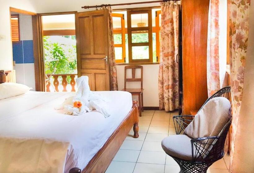 اتاق استاندارد سه تخته با چشمانداز باغ, Bernique Guesthouse