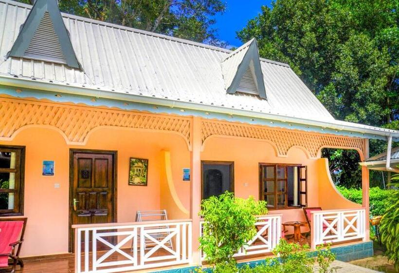 اتاق استاندارد سه تخته با چشمانداز باغ, Bernique Guesthouse