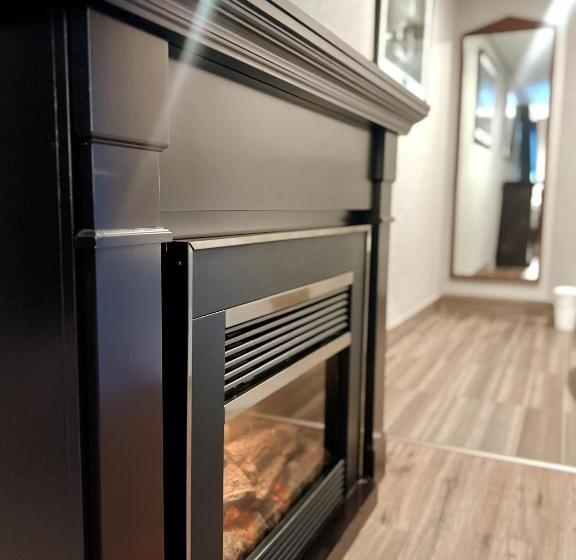 إستوديو ديلوكس, Big Bird Inn