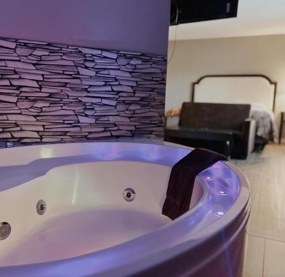 إستوديو ديلوكس, Big Bird Inn