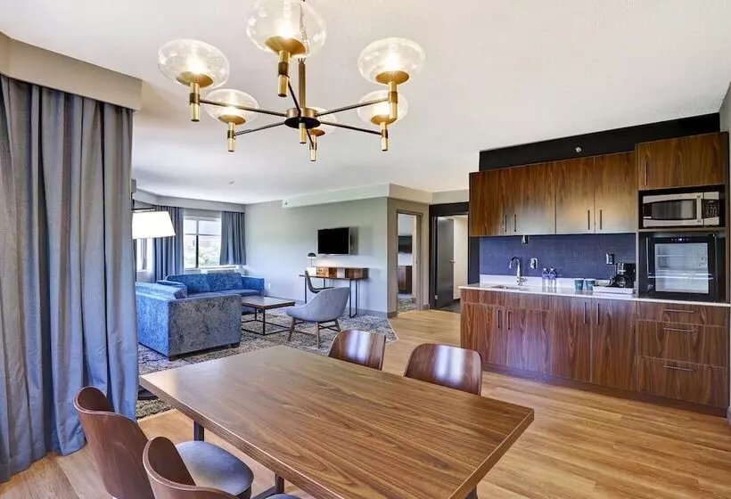エクゼクティブスイート, Four Points By Sheraton St. Catharines Niagara Suites