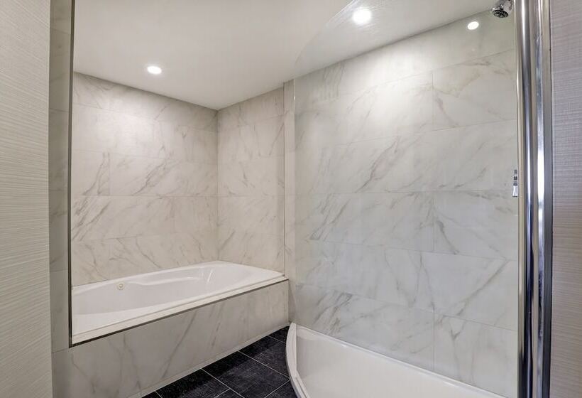 Lakosztály, Four Points By Sheraton St. Catharines Niagara Suites