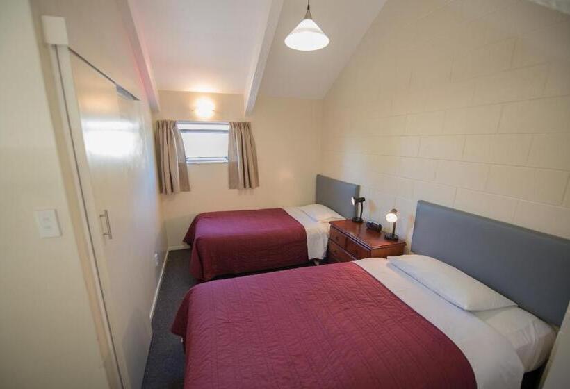 Семейные Апартаменты, Howick Motor Lodge