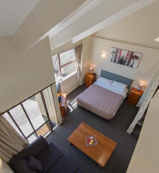 Семейные Апартаменты, Howick Motor Lodge