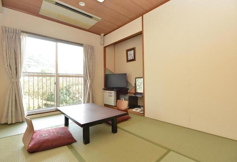 اتاق استاندارد با سرویس بهداشتی مشترک, Yataro