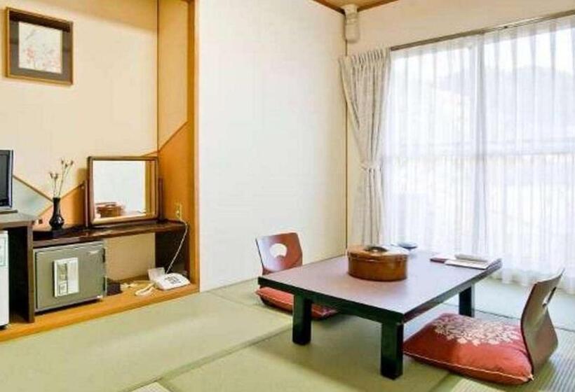 اتاق استاندارد با سرویس بهداشتی مشترک, Yataro