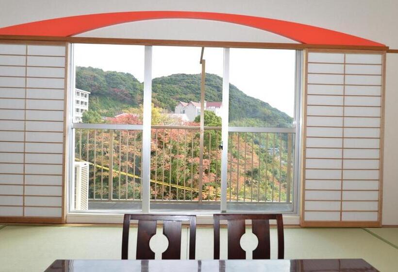 اتاق استاندارد با سرویس بهداشتی مشترک, Yataro