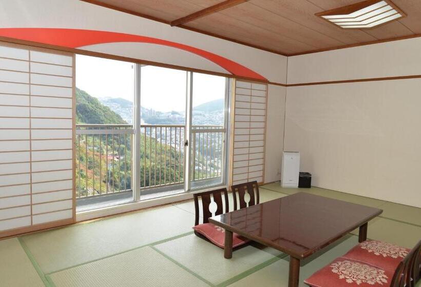 اتاق استاندارد با سرویس بهداشتی مشترک, Yataro