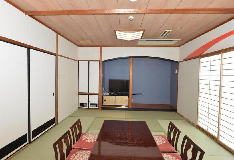 اتاق استاندارد با سرویس بهداشتی مشترک, Yataro