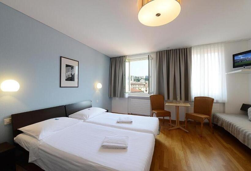 اتاق کلاسیک خانوادگی, Pestalozzi Lugano