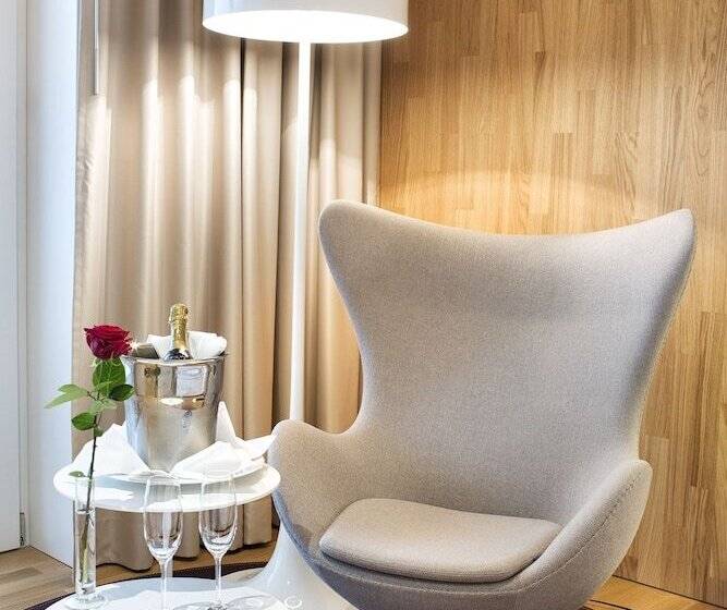 小型套房带阳台, Säntispark