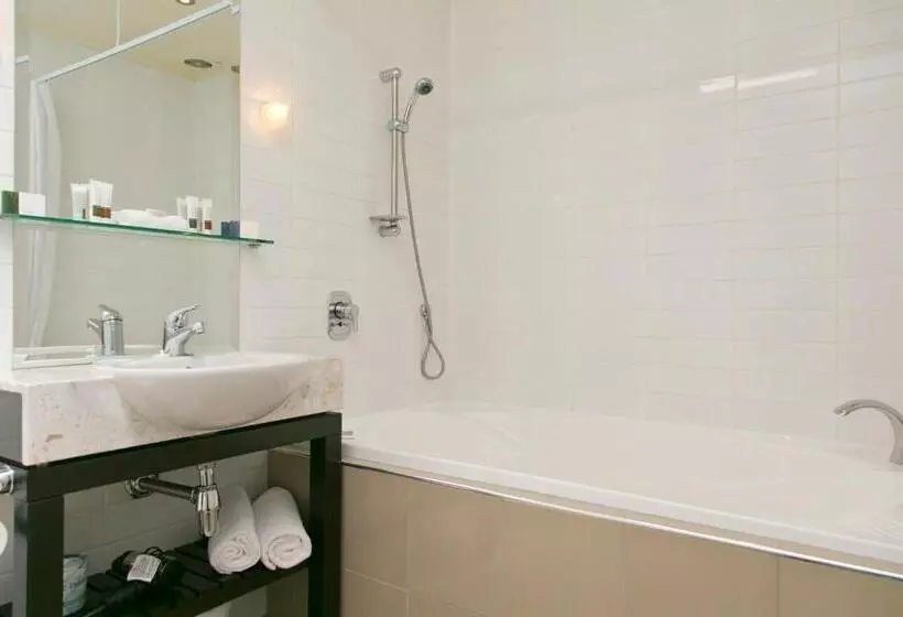 استودیو استاندارد با چشمانداز استخر, The Reef Resort