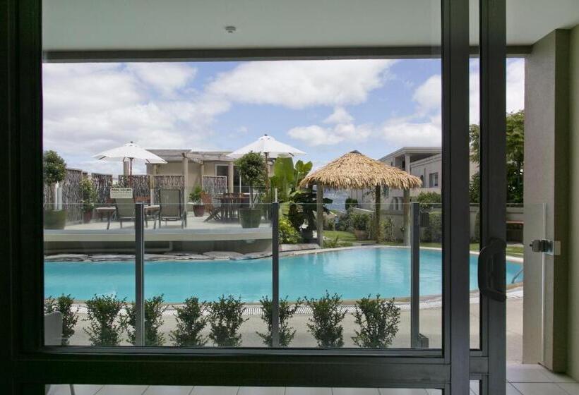 Студио Стандарт Вид на Бассейн, The Reef Resort