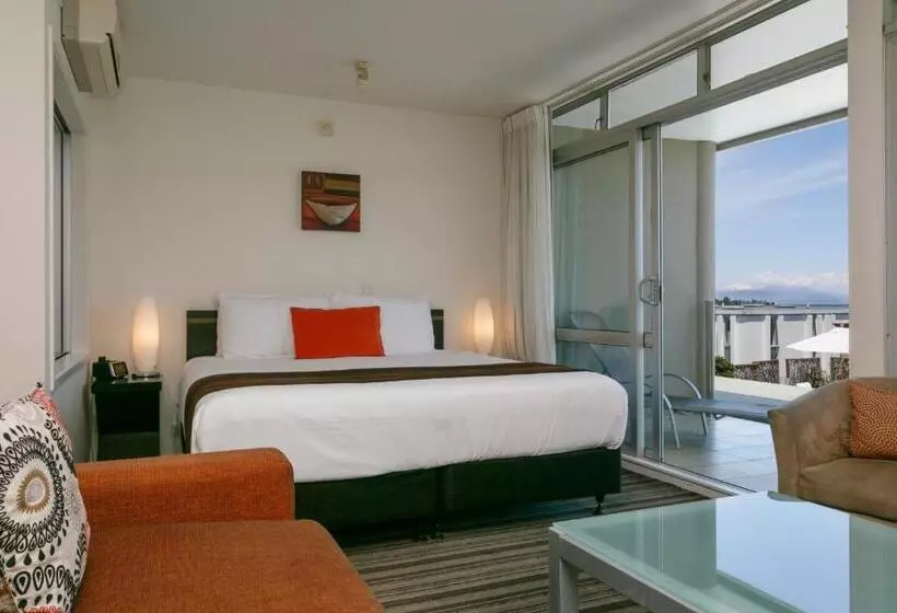 استودیوی لوکس, The Reef Resort
