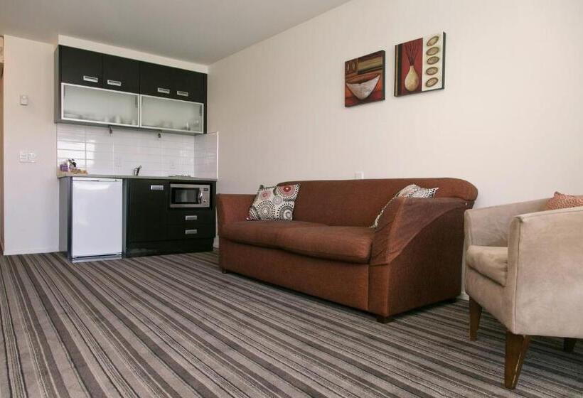 Апартаменты 1 Спальня Вид на Бассейн, The Reef Resort